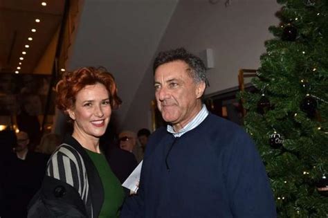 ex marito di lucrezia lante della rovere|Lucrezia Lante, chi era il marito Emiliano Liuzzi: “La。